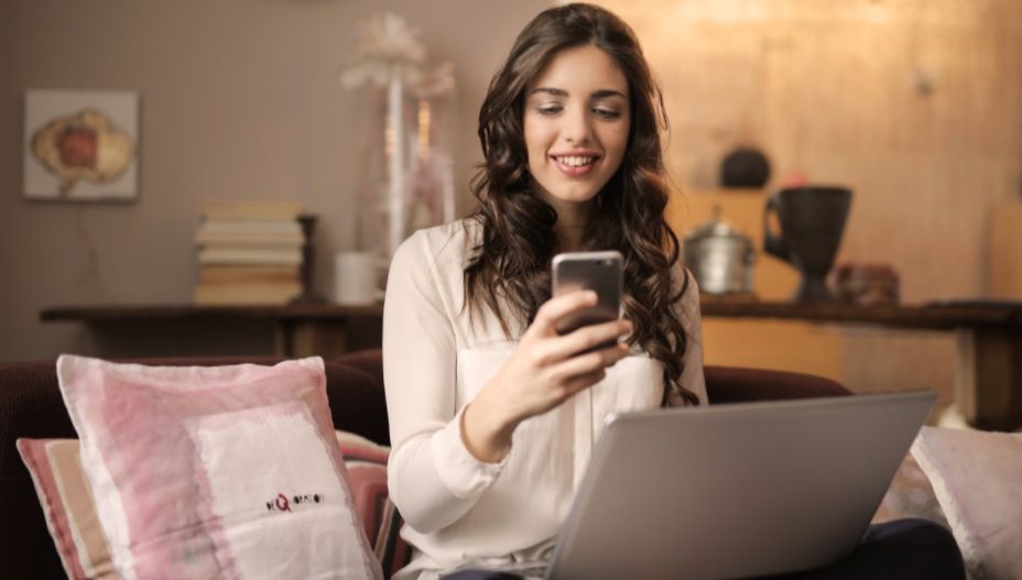 woman in front of laptop to illustrate successful virtual date