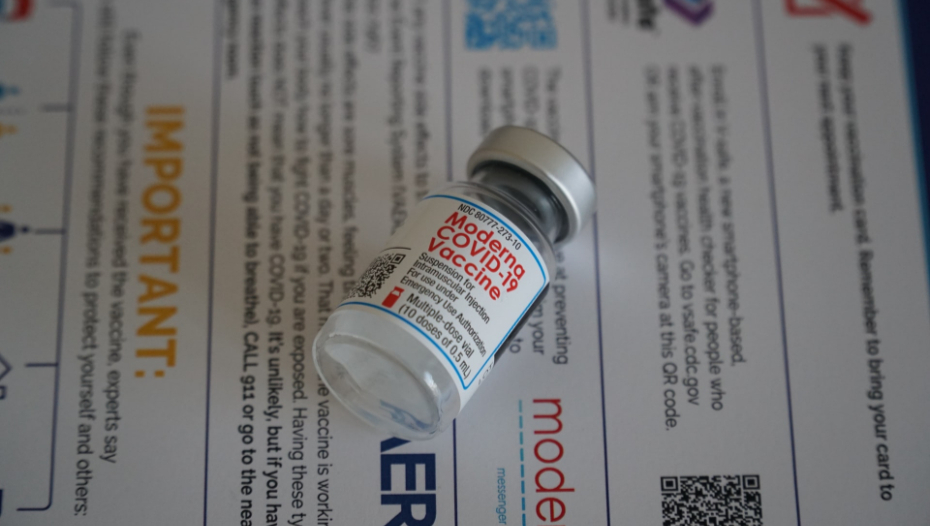 vial of moderna vaccine to illustrate vacci-dating