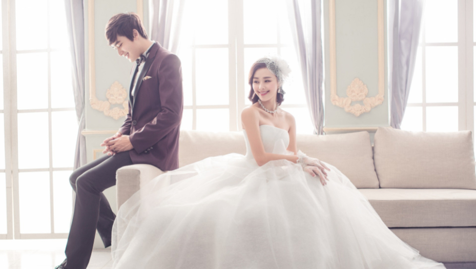 korean couple in wedding attire to illustrate matchmaking services for koreans