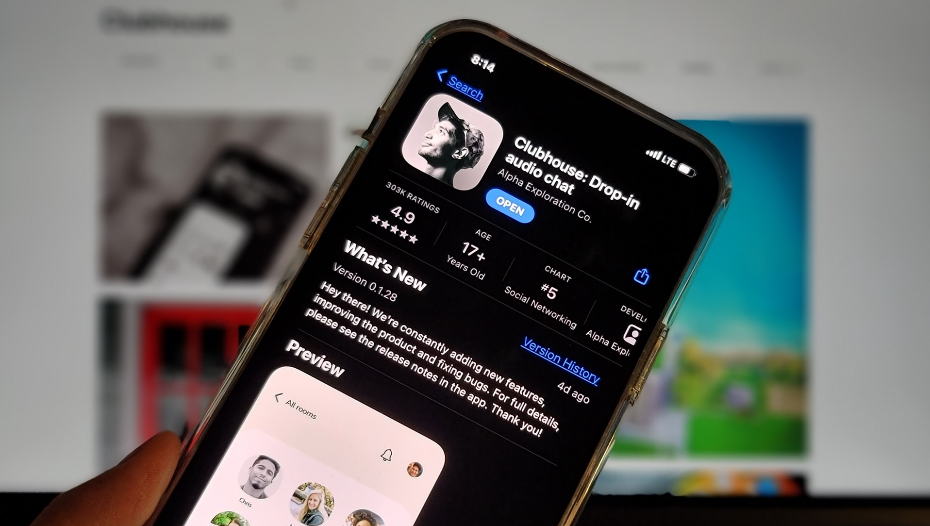 clubhouse app on phone