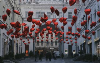 heart balloons in a street in moscow to illustrate Russian matchmaker