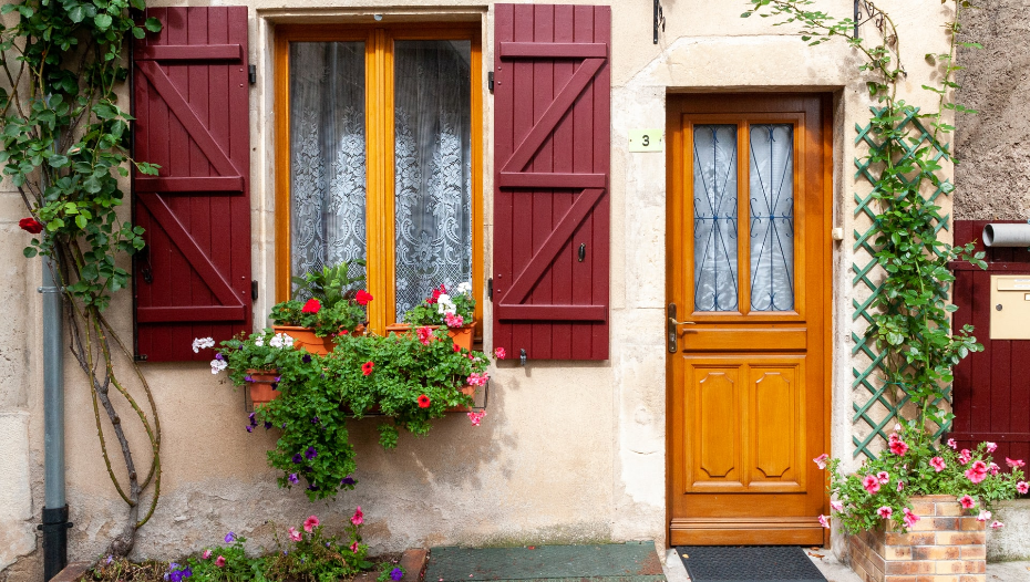 front door of a house to illustrate to-your-door matchmaking