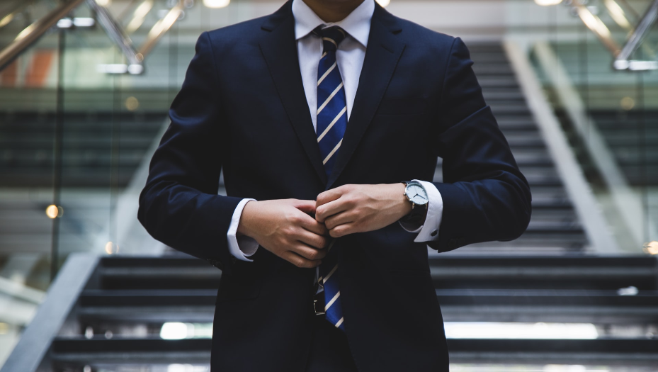 man in suit to illustrate date coaching for men only