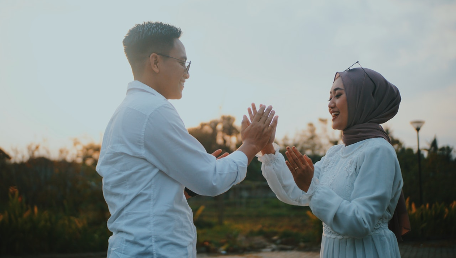 a couple holding hands to illustrate indonesian matchmaking