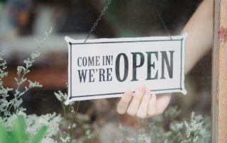 hand holding a open sign to illustrate online dating site