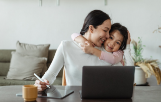 mother with her daughter to illustrate single mothers