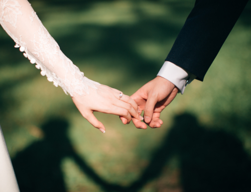 A Look at the Personal Touch of Marriage Agencies: Beyond the Realm of Dating Apps