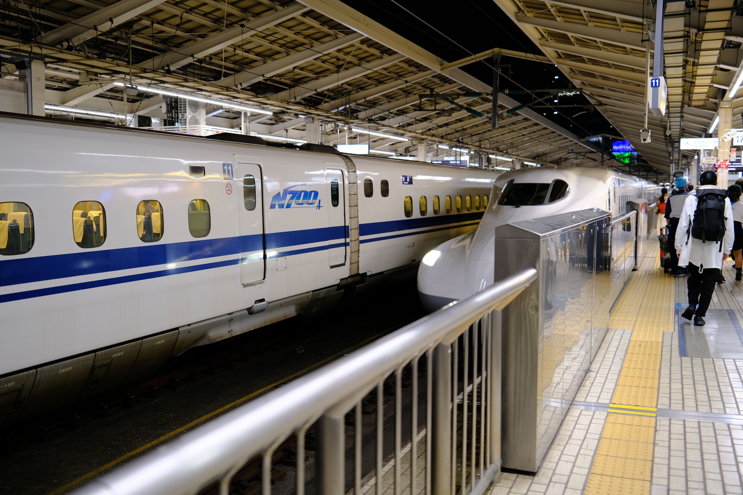 Shinkansen bullet train and boarding passengers at Tokyo Station